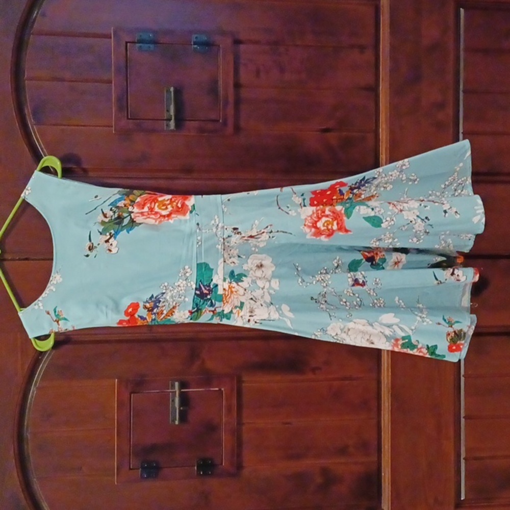 Swing dress with tie.